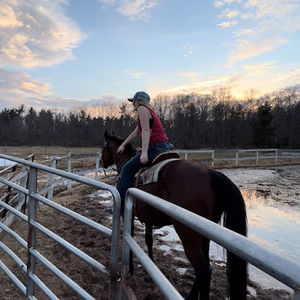 Meet your Posher, Larissa